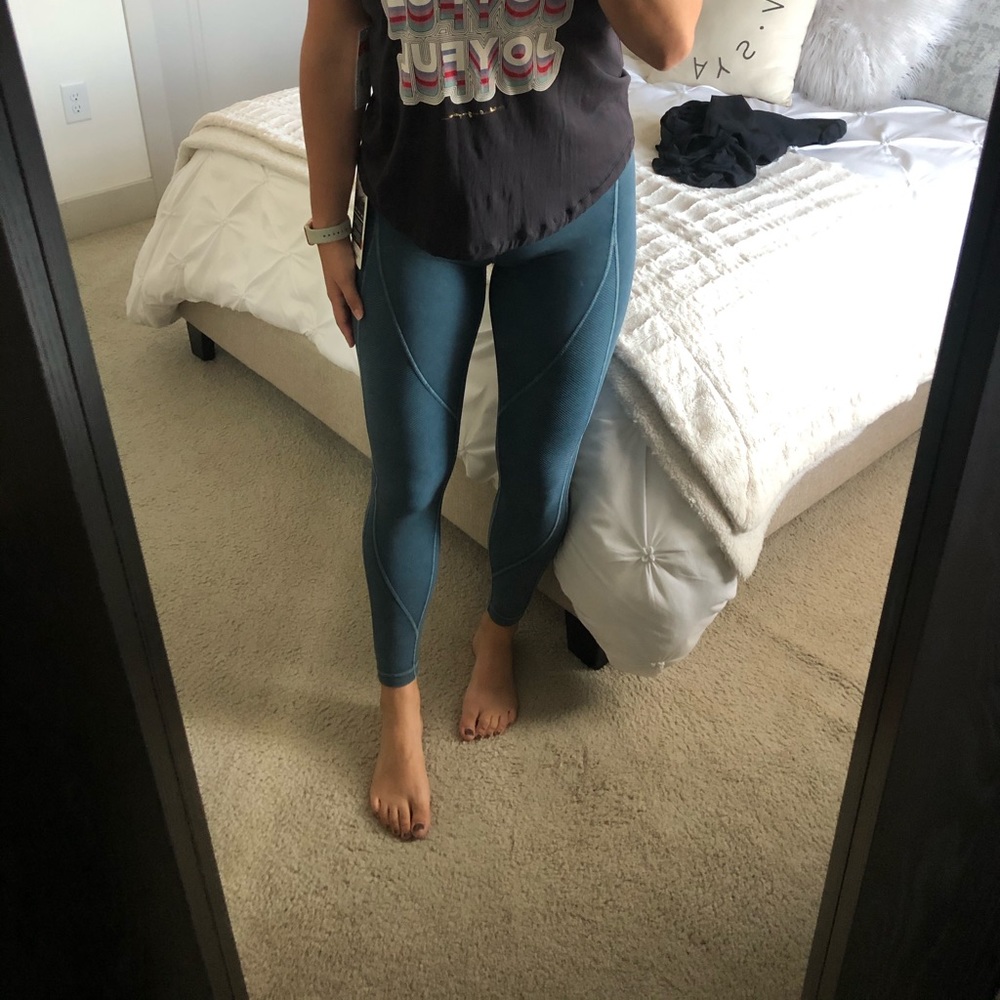 LL Tight Wunder Under HR (Ribbed) - Size 6
